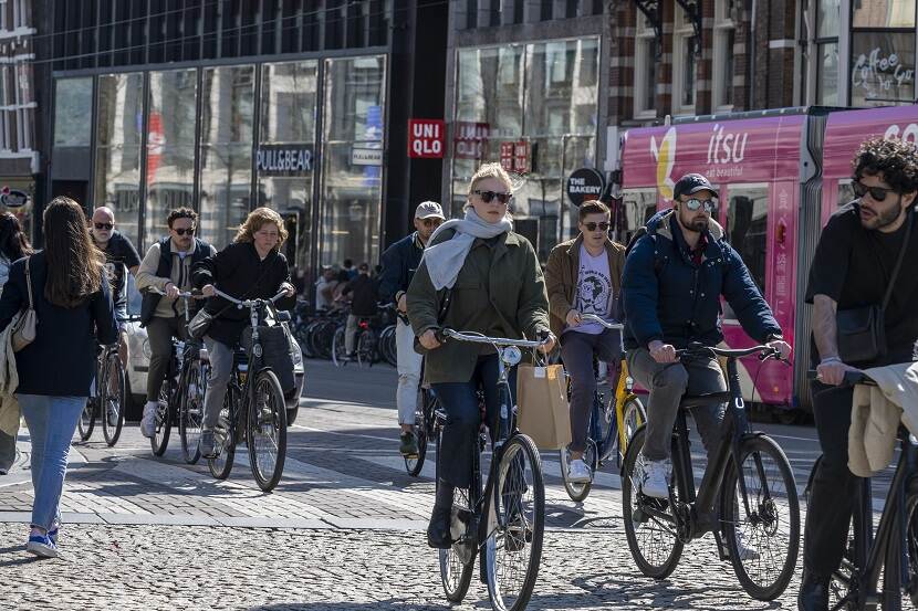 Fietsers op het Rokin Amsterdam