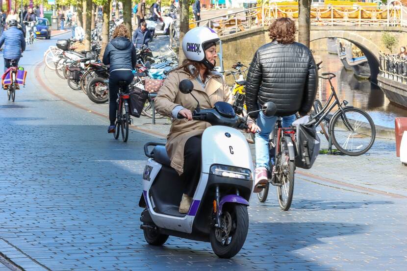 Deelscooter in de stad